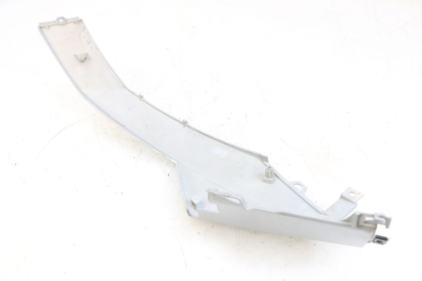 photo de TAMPA LATERAL DIREITA SOB O BANCO PEUGEOT SPEEDFIGHT 4 4T EFI 50 (2021 - 2025) - Ampliação técnica