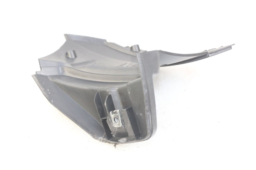 photo de TAMPA LATERAL DIREITA SOB O BANCO APRILIA SR 2T 50 (2012 - 2017) - Zoom do estado de desgaste