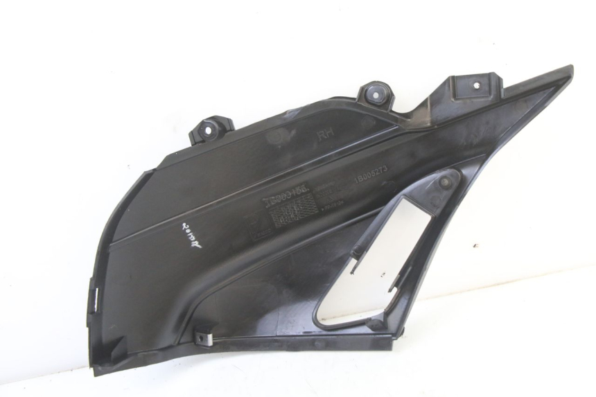 photo de TAMPA DEBAIXO DO BANCO DIREITA APRILIA SR 2T 50 (2018 - 2022) - Zoom do estado de desgaste