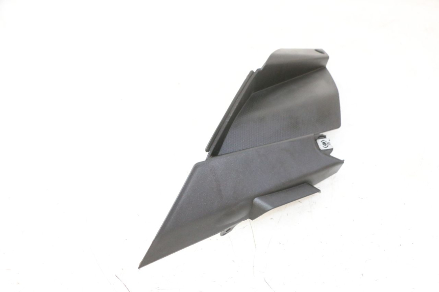 photo de TAMPA LATERAL DIREITA SOB O BANCO APRILIA SR R 2T LC 50 (2018 - 2021) - Ampliação técnica