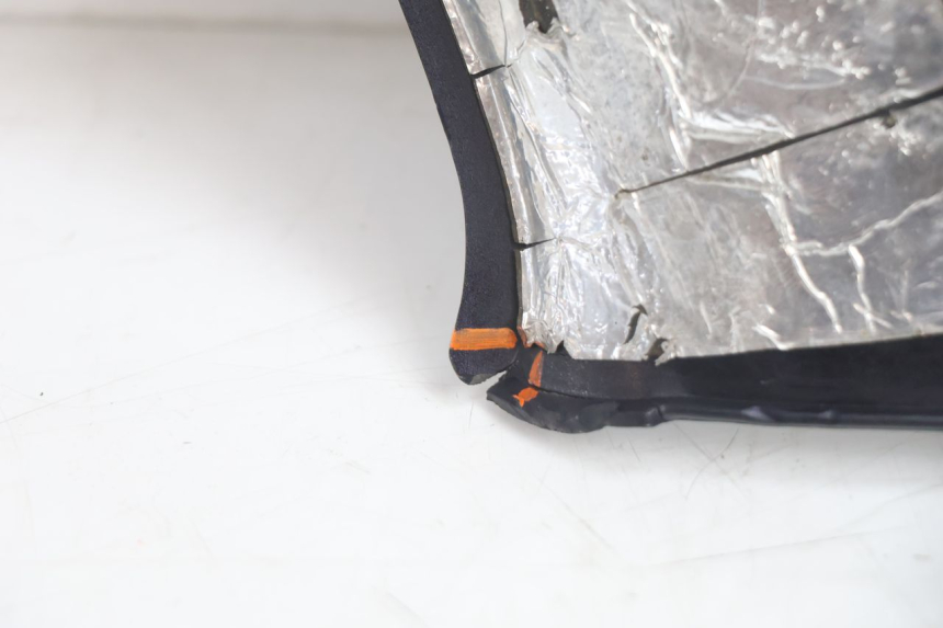 photo de TAMPA DIREITA SOB O ASSENTO HONDA ST PAN EUROPEAN 1100 (1990 - 2002) - Pontos de fixação