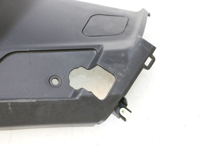 photo de TAMPA DIREITA SOB O ASSENTO PEUGEOT STREETZONE NAKED 2T 50 (2014 - 2018) - Pontos de fixação