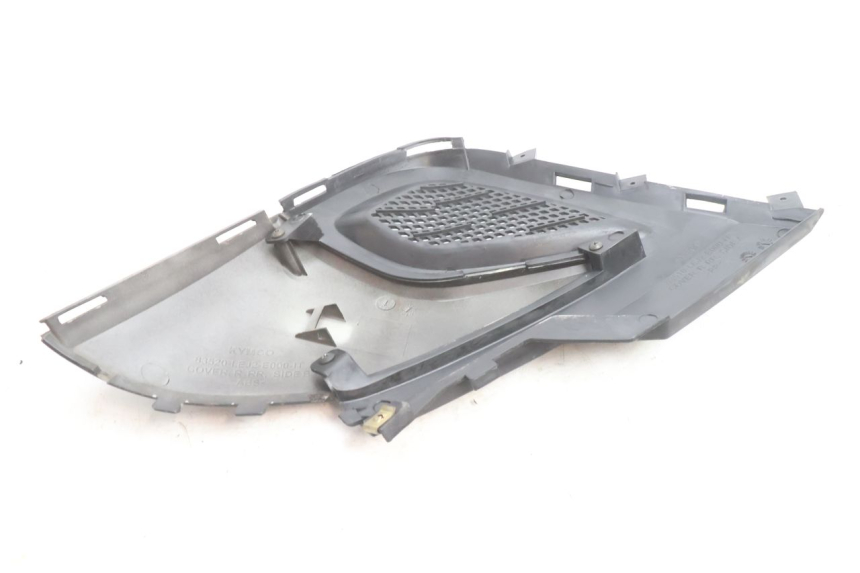 photo de TAMPA DIREITA SOB O ASSENTO KYMCO SUPER 8 2T 50 (2007 - 2013) - Ampliação técnica