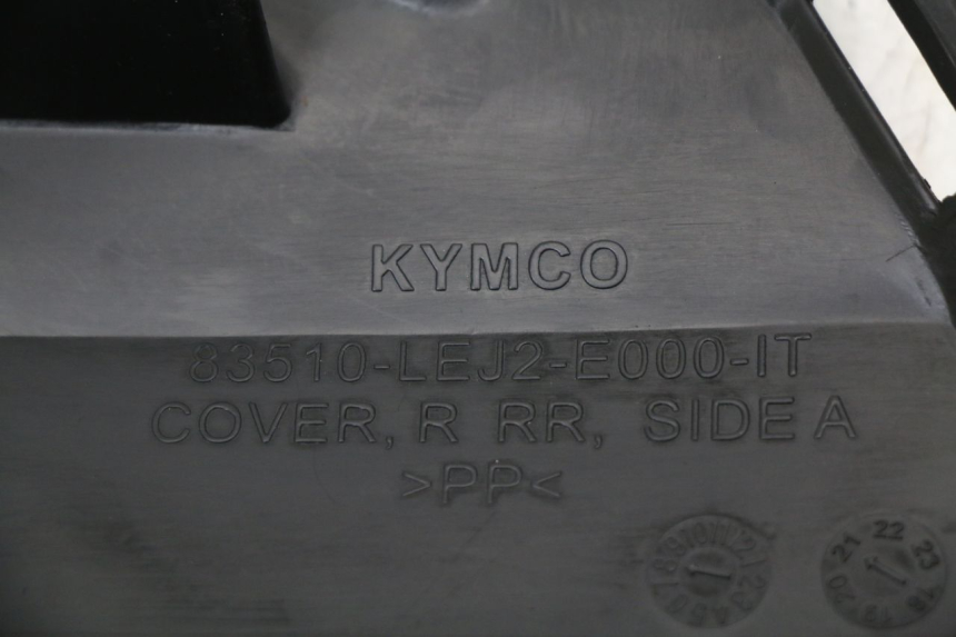 photo de TAMPA LATERAL DIREITA SOB O BANCO KYMCO SUPER 8 4T 50 (2021 - 2024) - Vista geral