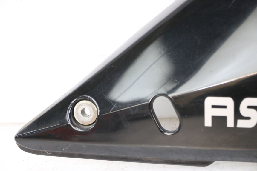 photo de TAMPA LATERAL DIREITA SOB O BANCO SUZUKI GSF S BANDIT 600 (2000 - 2004) - Peça verificada