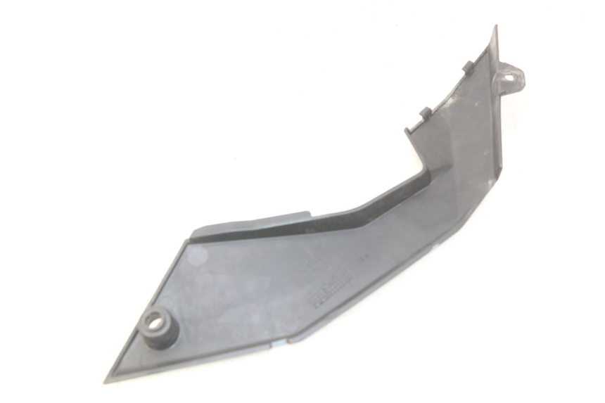 photo de TAMPA LATERAL DIREITA SOB O BANCO APRILIA SX 50 (2011 - 2017) - Outro ângulo de visão