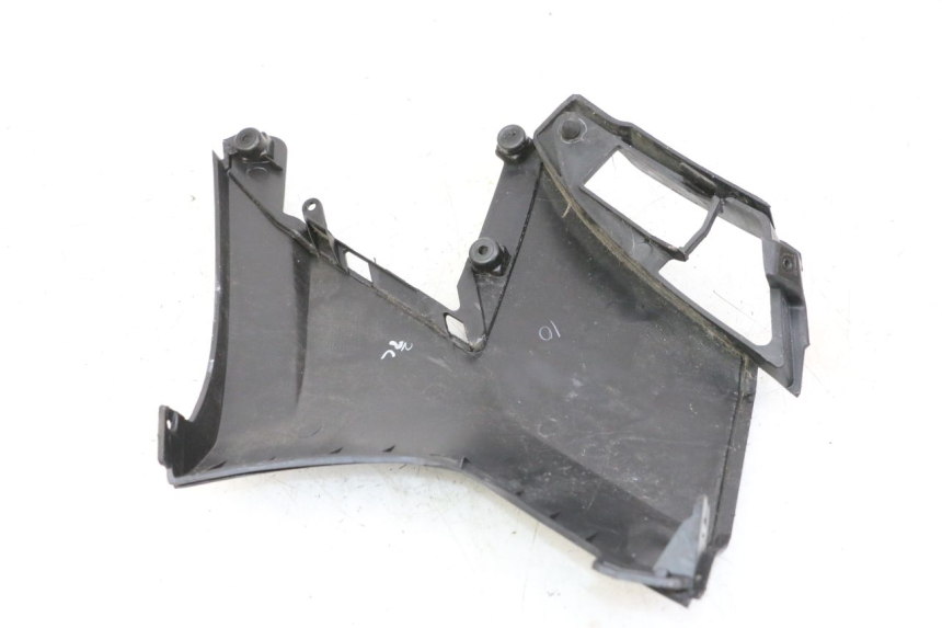 photo de TAMPA LATERAL DIREITA SOB O BANCO APRILIA SXR 50 (2021 - 2023) - Detalhe da peça