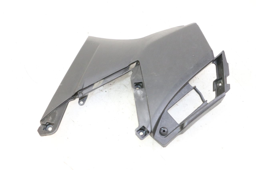 photo de TAMPA LATERAL DIREITA SOB O BANCO APRILIA SXR 50 (2021 - 2023) - Ampliação técnica