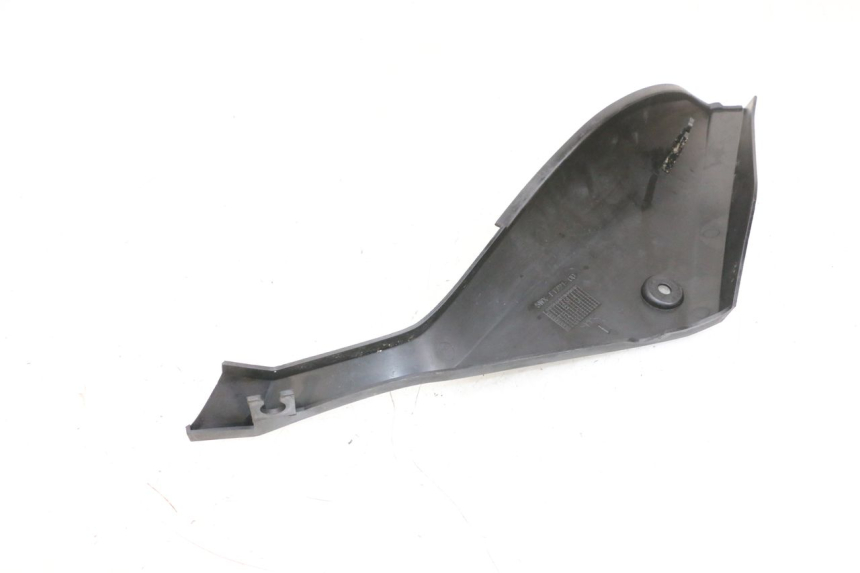 photo de TAMPA LATERAL DIREITA SOBRE O BANCO YAMAHA TZR 50 (2008 - 2016) - Outro ângulo de visão
