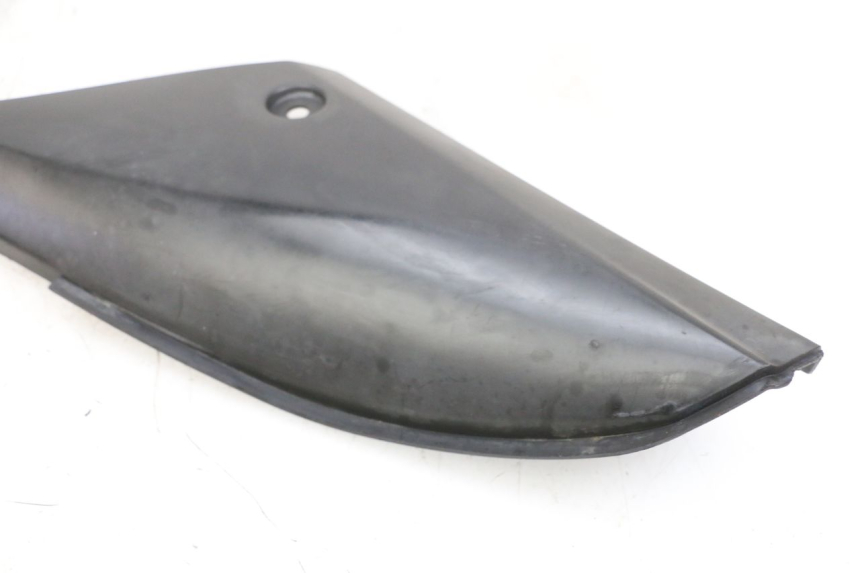photo de TAMPA LATERAL DIREITA SOBRE O BANCO YAMAHA TZR 50 (2008 - 2016) - Pontos de fixação