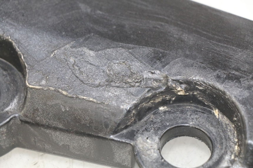 photo de TAMPA LATERAL DIREITA SOB O BANCO SYM WOLF SB 125 (2011 - 2018) - Peça verificada
