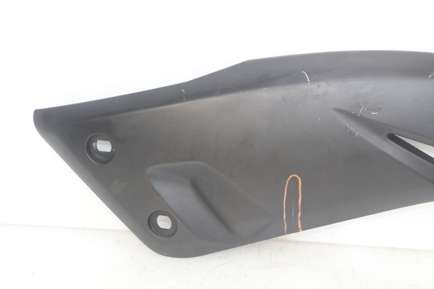 photo de TAMPA LATERAL DIREITA SOBRE O BANCO YAMAHA X-MAX XMAX 125 (2010 - 2013) - Vista de perto