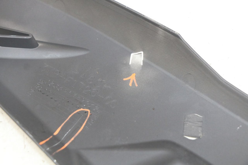 photo de TAMPA LATERAL DIREITA SOBRE O BANCO YAMAHA X-MAX XMAX 125 (2010 - 2013) - Ampliação técnica