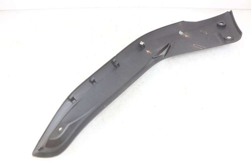 photo de TAMPA LATERAL DIREITA SOBRE O BANCO YAMAHA X-MAX XMAX 125 (2010 - 2013) - Estado da superfície