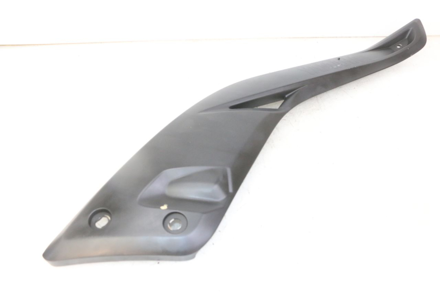 photo de TAMPA LATERAL DIREITA SOBRE O BANCO YAMAHA X-MAX XMAX 125 (2010 - 2013) - Detalhe da peça