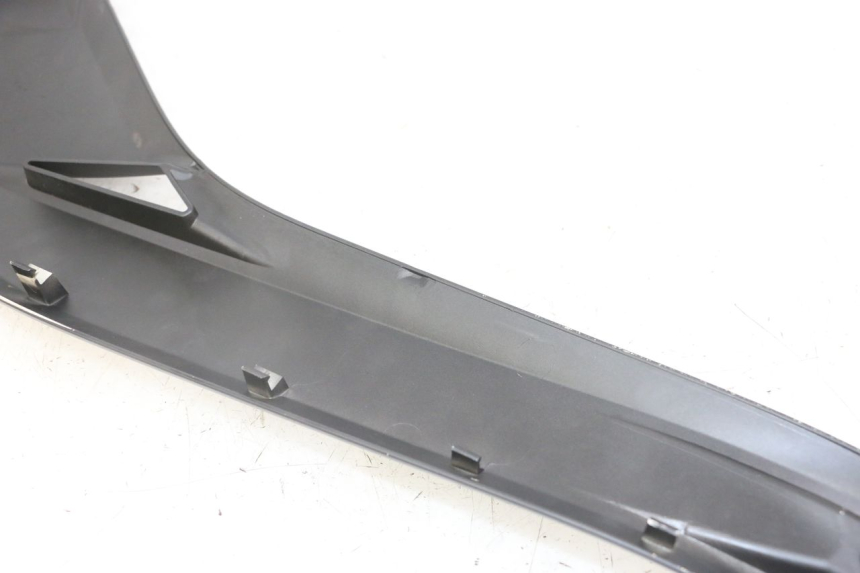 photo de TAMPA LATERAL DIREITA SOBRE O BANCO YAMAHA X-MAX XMAX 125 (2010 - 2013) - Vista do produto