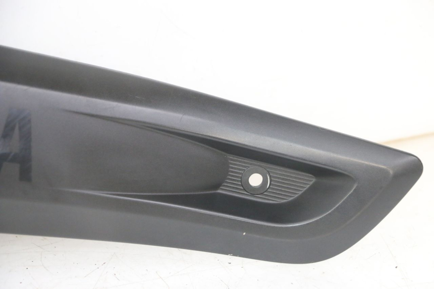 photo de TAMPA LATERAL DIREITA SOBRE O BANCO YAMAHA X-MAX XMAX 125 (2010 - 2013) - Ampliação técnica