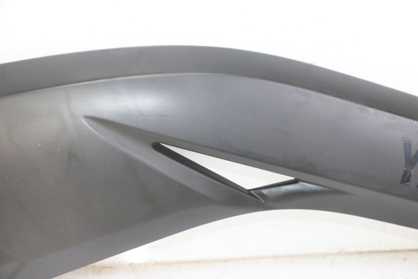 photo de TAMPA LATERAL DIREITA SOBRE O BANCO YAMAHA X-MAX XMAX 125 (2010 - 2013) - Pontos de fixação