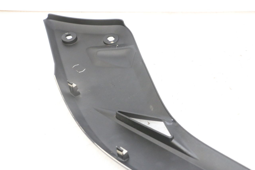 photo de TAMPA LATERAL DIREITA SOBRE O BANCO YAMAHA X-MAX XMAX 125 (2010 - 2013) - Marcações e referências