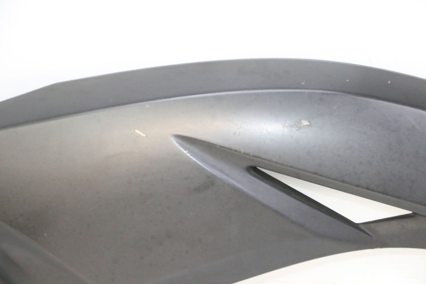 photo de TAMPA LATERAL DIREITA SOBRE O BANCO YAMAHA X-MAX XMAX 125 (2010 - 2013) - Peça verificada