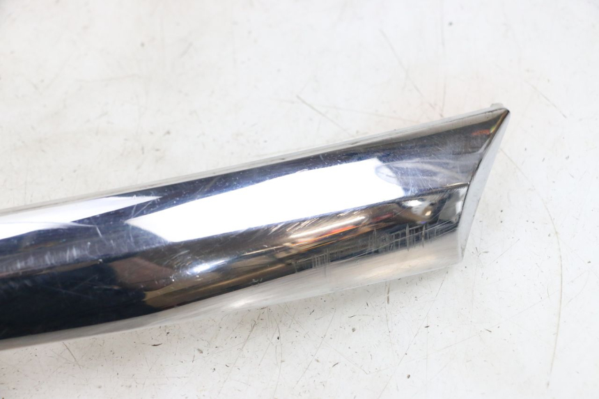 photo de TAMPA LATERAL DIREITA SOBRE O BANCO PIAGGIO XEVO - X EVO 125 (2007 - 2017) - Outro ângulo de visão