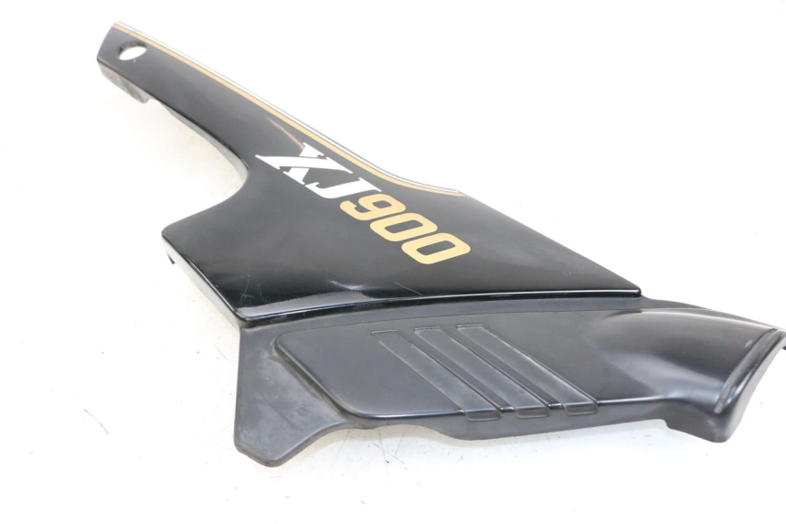 photo de TAMPA LATERAL DIREITA SOBRE O BANCO YAMAHA XJ F 900 (1983 - 1994) - Ampliação técnica