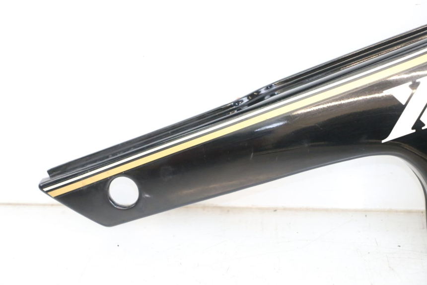 photo de TAMPA LATERAL DIREITA SOBRE O BANCO YAMAHA XJ F 900 (1983 - 1994) - Pontos de fixação