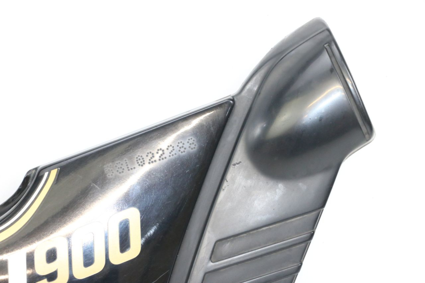 photo de TAMPA LATERAL DIREITA SOBRE O BANCO YAMAHA XJ F 900 (1983 - 1994) - Peça verificada