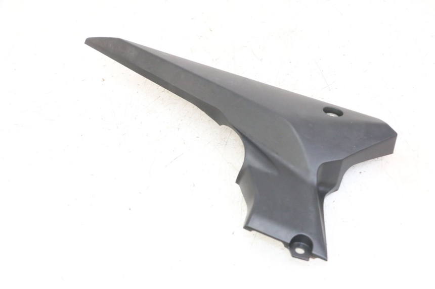 photo de TAMPA DEBAIXO DO BANCO DIREITA YAMAHA XJ6 ABS 600 (2008 - 2016) - Ampliação técnica
