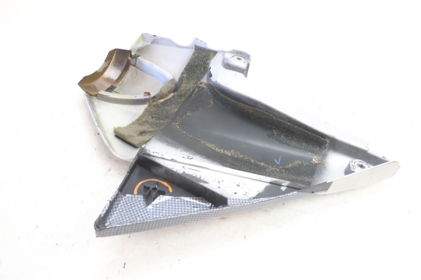 photo de TAMPA DIREITA SOB O ASSENTO YAMAHA XJR 1300 (1998 - 2002) - Pontos de fixação