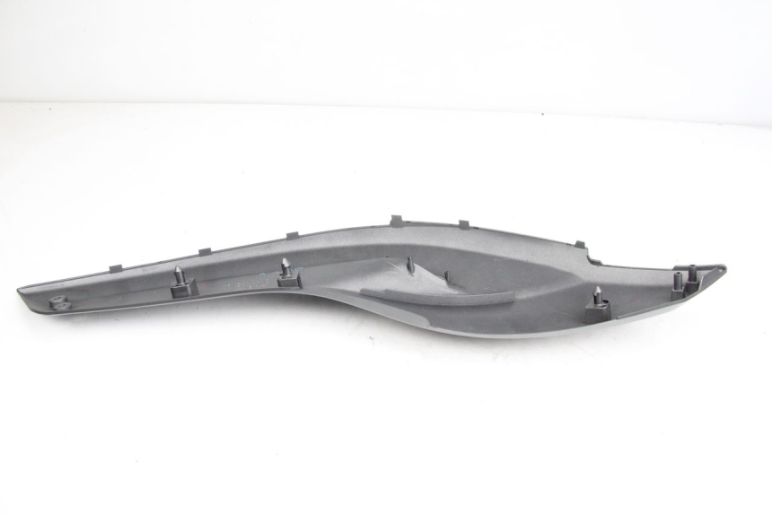 photo de TAMPA LATERAL DIREITA SOB O BANCO YAMAHA XP T-MAX TMAX 500 (2008 - 2012) - Vista geral