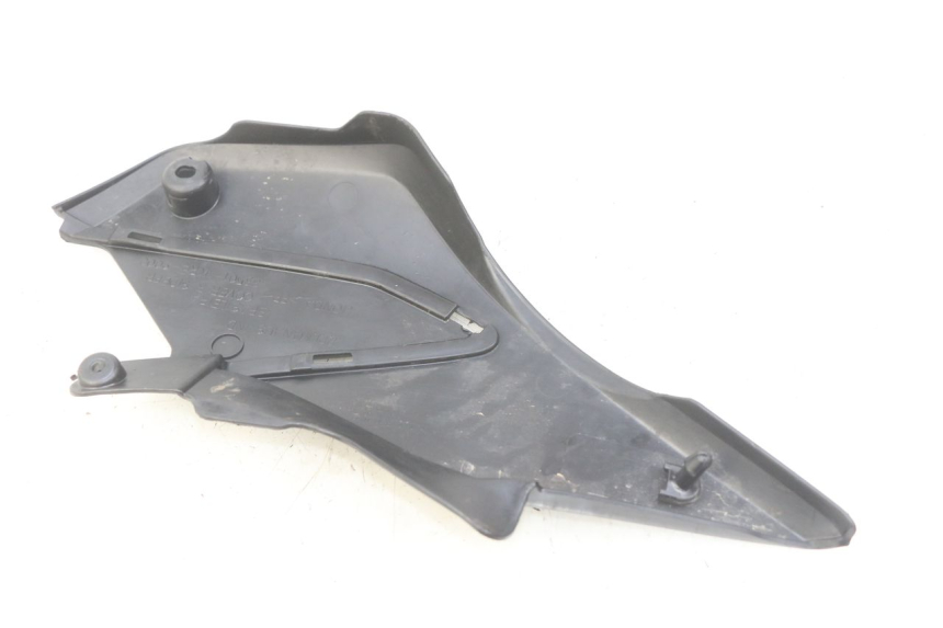 photo de TAMPA LATERAL DIREITA SOB O BANCO HONDA XR L 125 (2003 - 2007) - Detalhe da peça