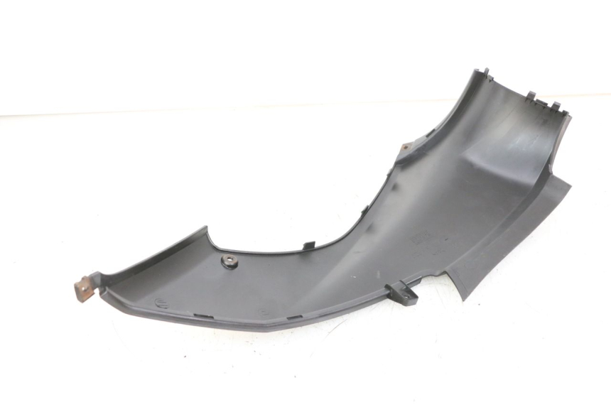 photo de TAMPA LATERAL DIREITA SOB O BANCO YAMAHA NEOS NEO'S 4T 50 (2008 - 2016) - Detalhe da peça