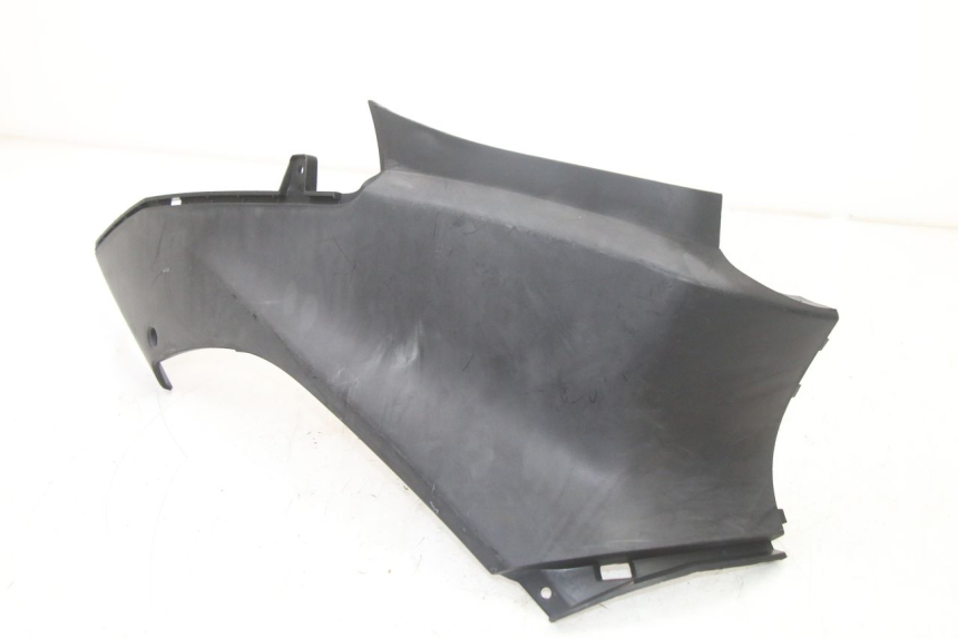 photo de TAMPA LATERAL DIREITA SOB O BANCO YAMAHA NEOS NEO'S 4T 50 (2008 - 2016) - Detalhe da peça