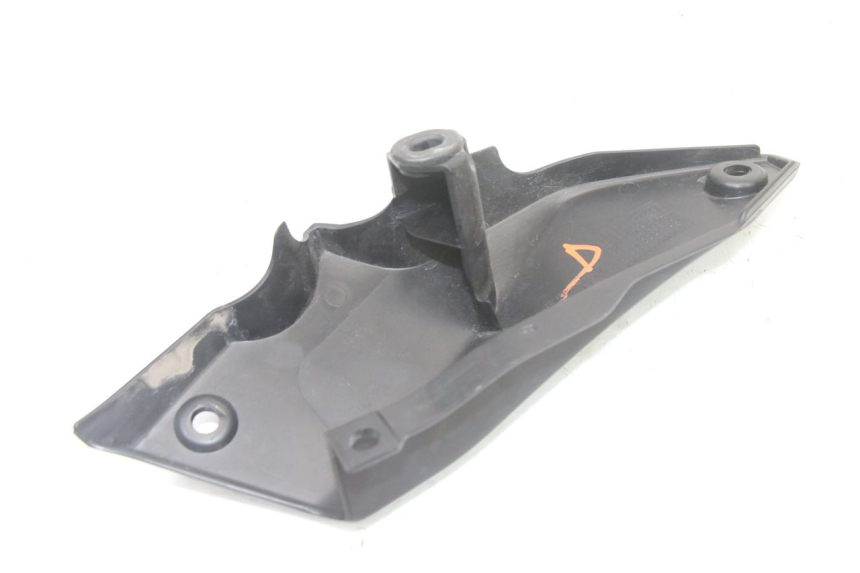 photo de TAMPA LATERAL DIREITA SOB O BANCO YAMAHA TRACER 7 700 (2020 - 2024) - Zoom do estado de desgaste
