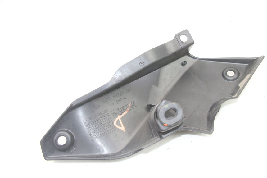 photo de TAMPA LATERAL DIREITA SOB O BANCO YAMAHA TRACER 7 700 (2020 - 2024) - Outro ângulo de visão