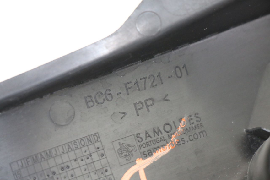 photo de TAMPA LATERAL DIREITA SOB O BANCO YAMAHA TRACER 7 700 (2020 - 2024) - Ampliação técnica