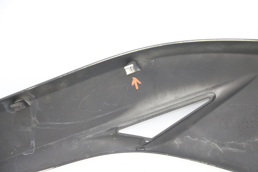 photo de TAMPA LATERAL DIREITA SOB O BANCO YAMAHA X-MAX XMAX ABS 250 (2010 - 2014) - Pontos de fixação