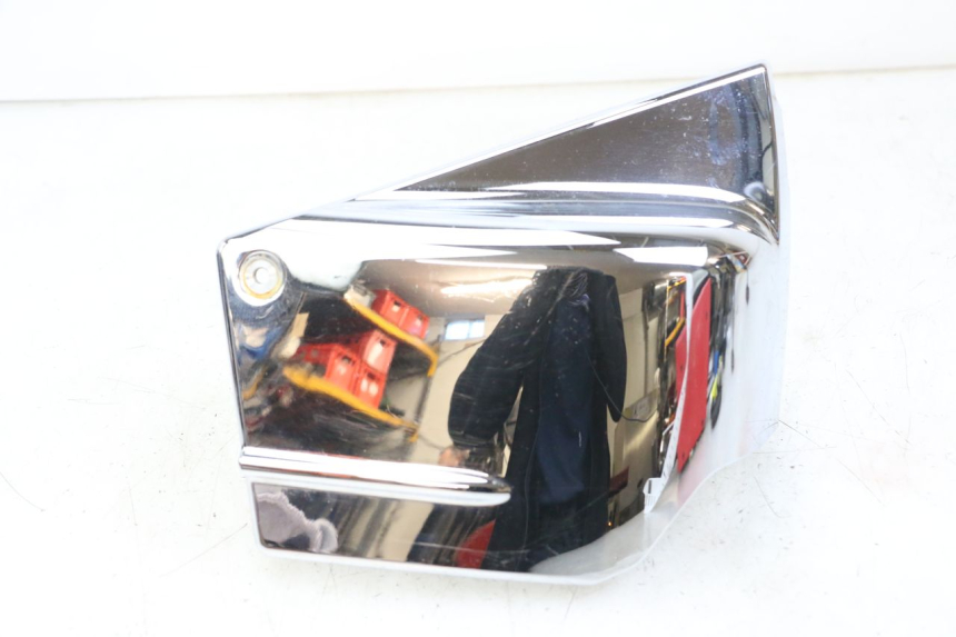 photo de TAMPA LATERAL DIREITA SOB O BANCO YAMAHA XVS DRAG STAR DRAGSTAR 650 (1997 - 2007) - Vista principal