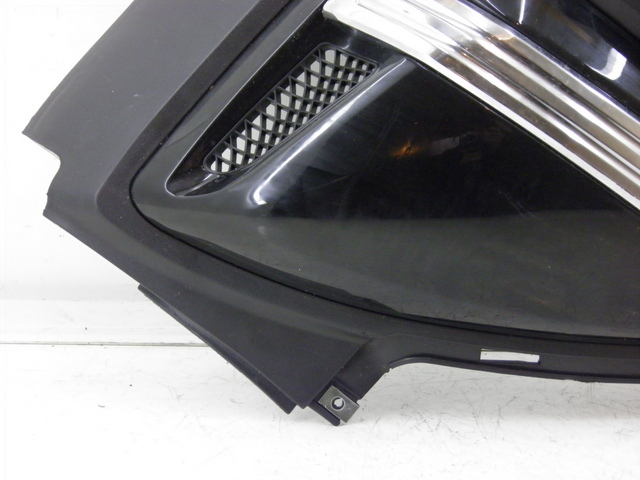 photo de TAMPA LATERAL DIREITA SOB O BANCO YAMASAKI YM50QT-N3 RETRO 50 (2012 - 2014) - Marcações e referências
