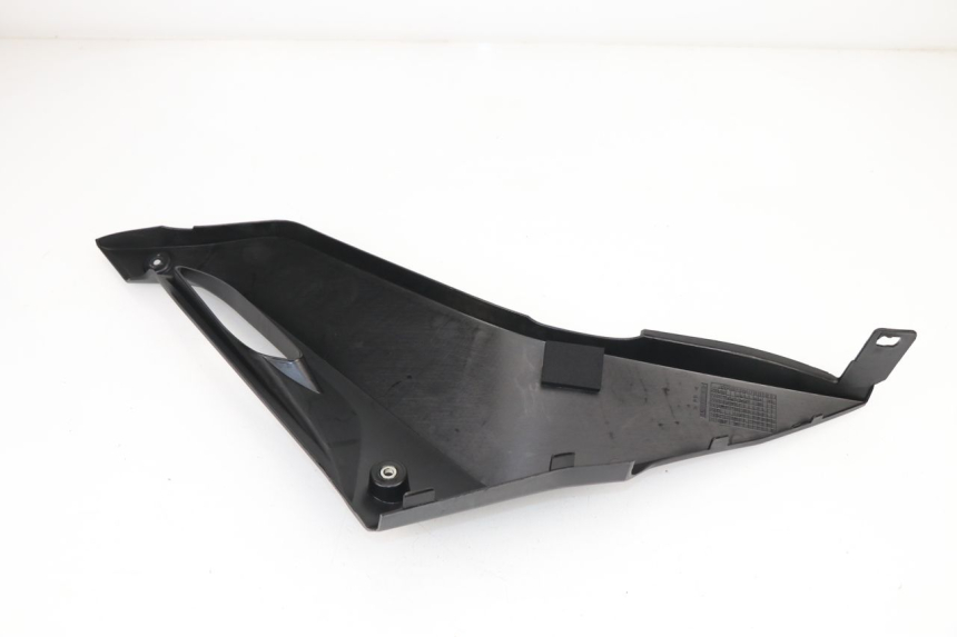 photo de TAMPA LATERAL DIREITA SOB O BANCO YAMAHA YZF R 125 (2008 - 2013) - Outro ângulo de visão