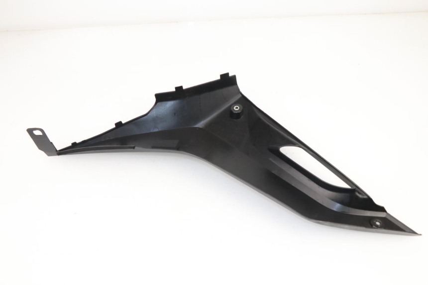 photo de TAMPA LATERAL DIREITA SOB O BANCO YAMAHA YZF R 125 (2008 - 2013) - Ampliação técnica