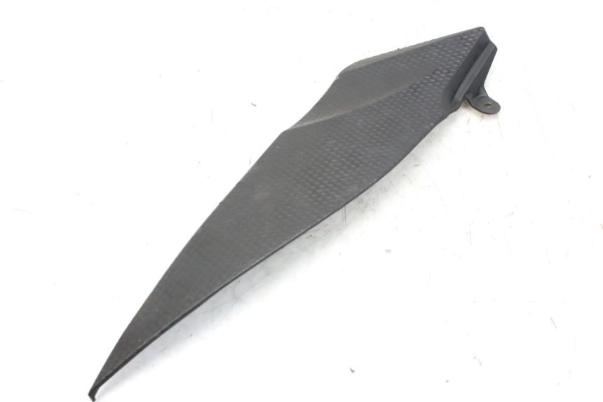 photo de TAMPA LATERAL DIREITA SOBRE O BANCO YAMAHA YZF R1 1000 (2007 - 2008) - Pontos de fixação