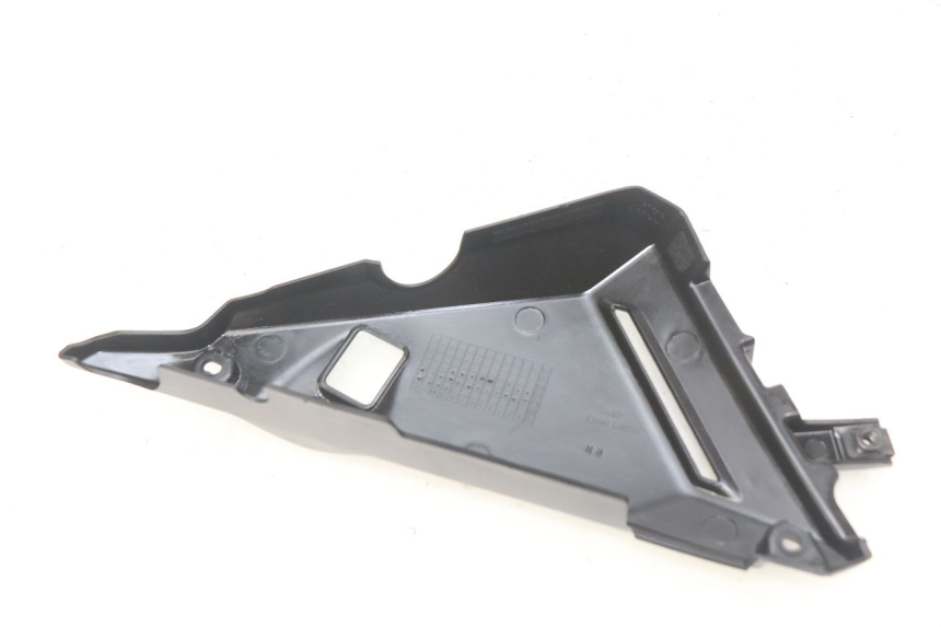 photo de TAMPA LATERAL DIREITA SOB O BANCO KAWASAKI Z 650 (2016 - 2019) - Detalhe da peça