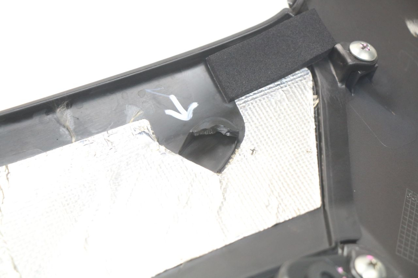 photo de TAMPA LATERAL DIREITA SOBRE O BANCO KAWASAKI Z Z900 900 (2017 - 2019) - Outro ângulo de visão
