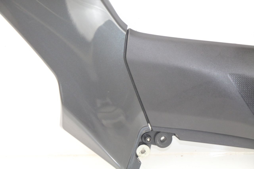 photo de TAMPA LATERAL DIREITA SOBRE O BANCO KAWASAKI Z Z900 900 (2017 - 2019) - Pontos de fixação