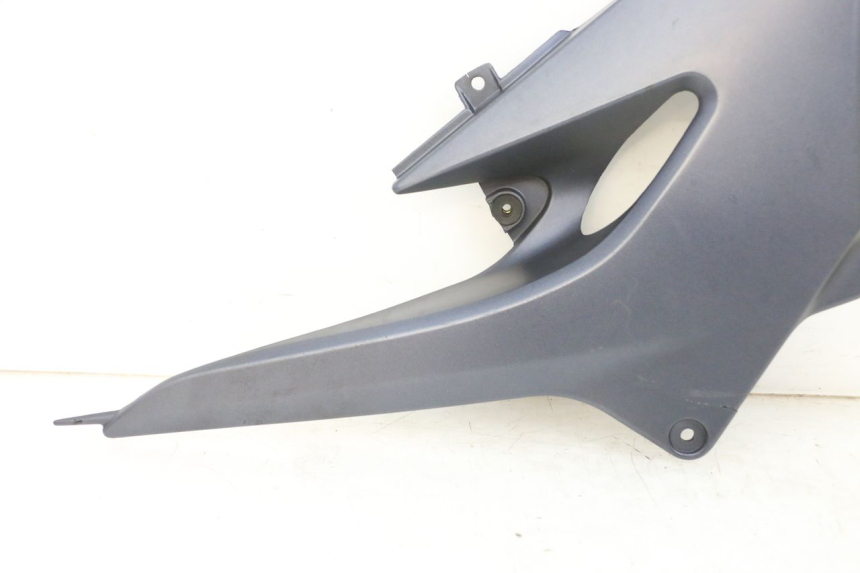photo de TAMPA LATERAL DIREITA SOB O BANCO KAWASAKI ZR 7 750 (1999 - 2004) - Vista de perto