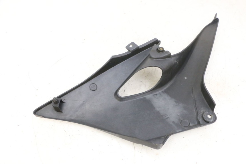 photo de TAMPA LATERAL DIREITA SOB O BANCO KAWASAKI ZR 7 750 (1999 - 2004) - Pontos de fixação