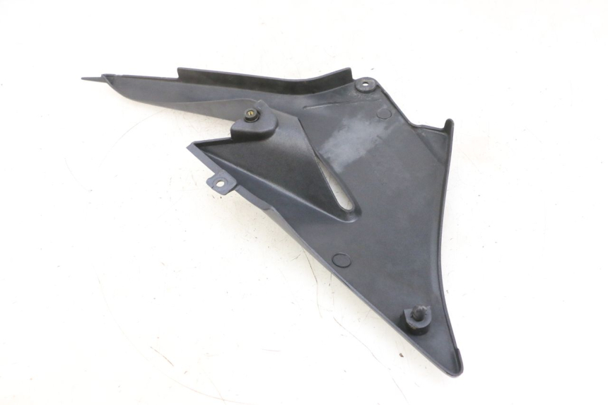 photo de TAMPA LATERAL DIREITA SOB O BANCO KAWASAKI ZR 7 750 (1999 - 2004) - Estado da superfície