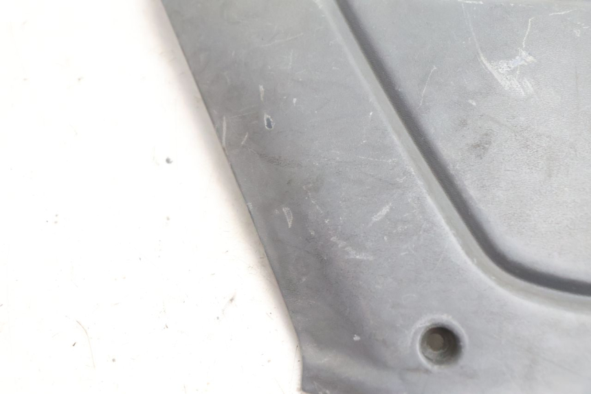 photo de TAMPA DEBAIXO DO BANCO PIAGGIO FLY 2T 50 (2004 - 2017) - Detalhe da peça